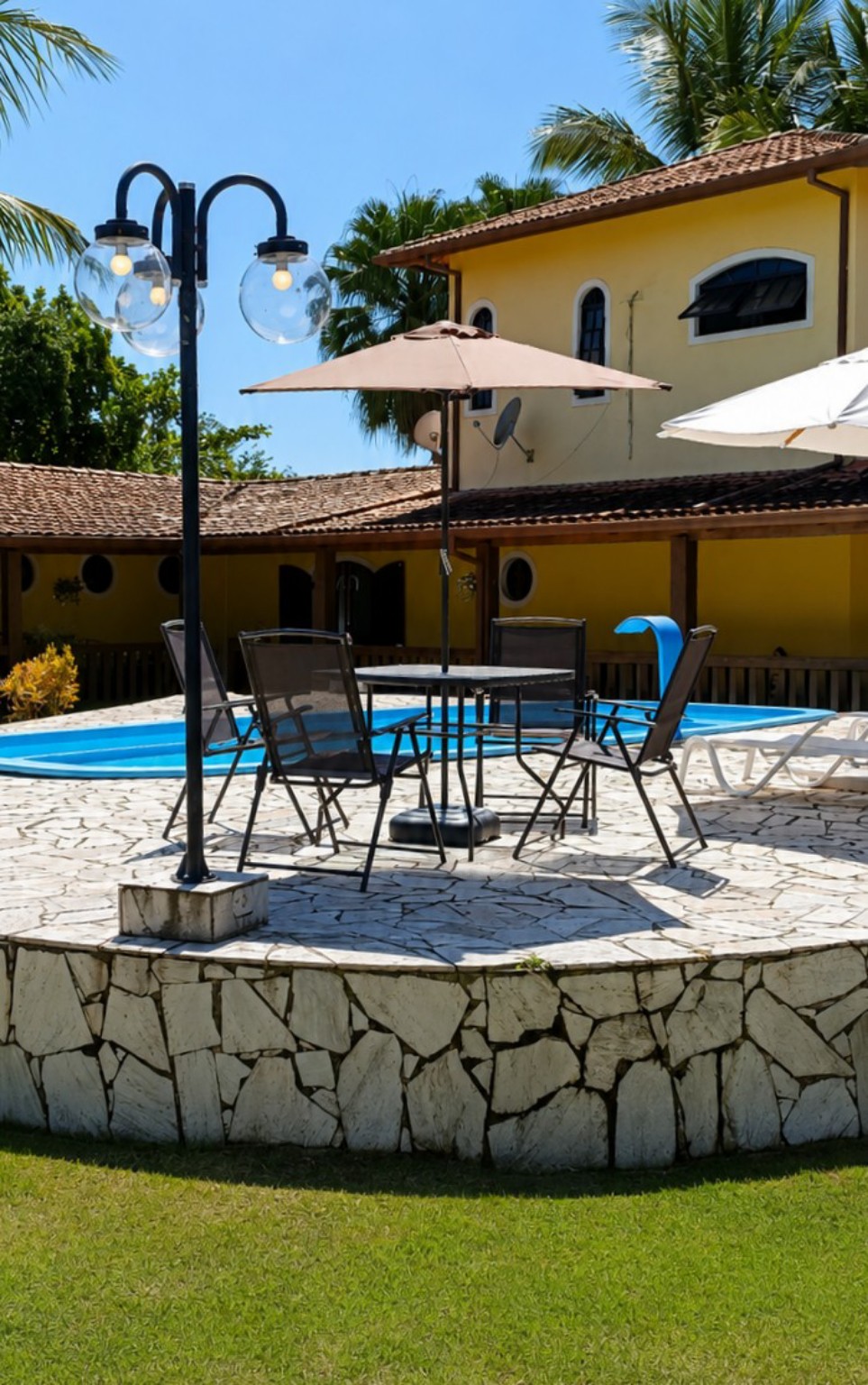 Área da piscina da Pousada Juqueriquerê, fotografia 3
